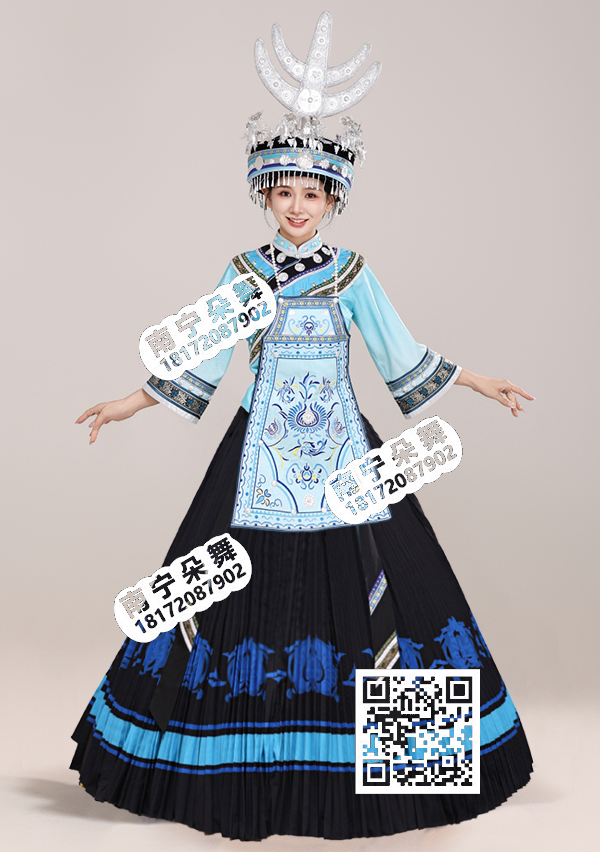 天蓝黑裙蓝边苗族女装