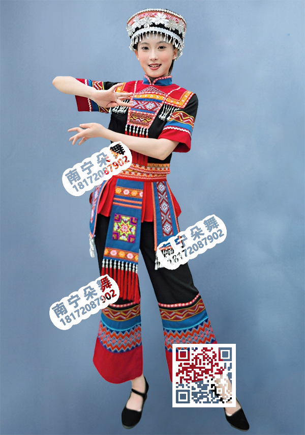 红肩黑衣裤蓝腰苗族女装